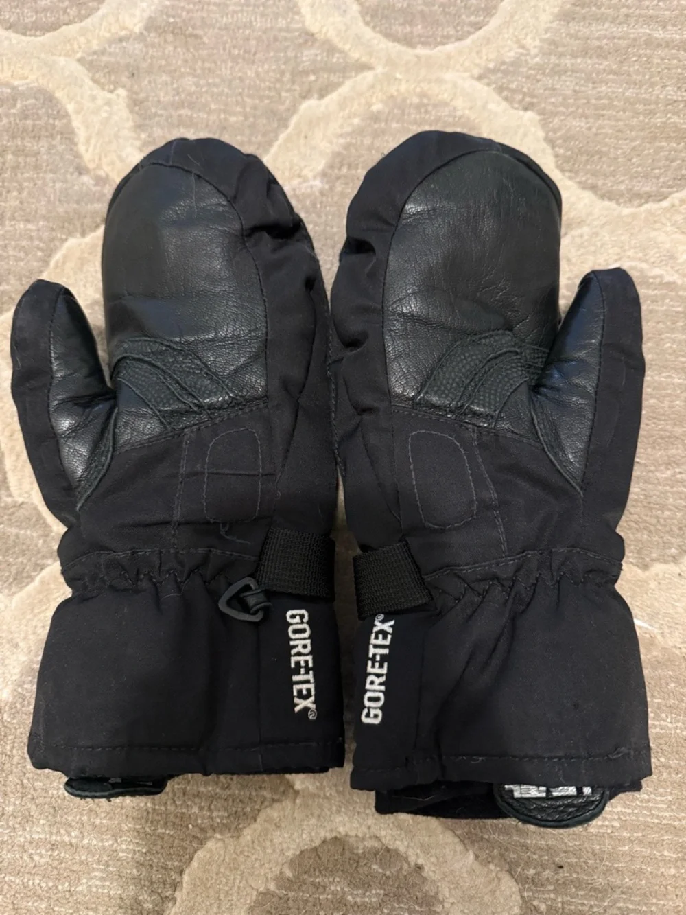 Level insulated black